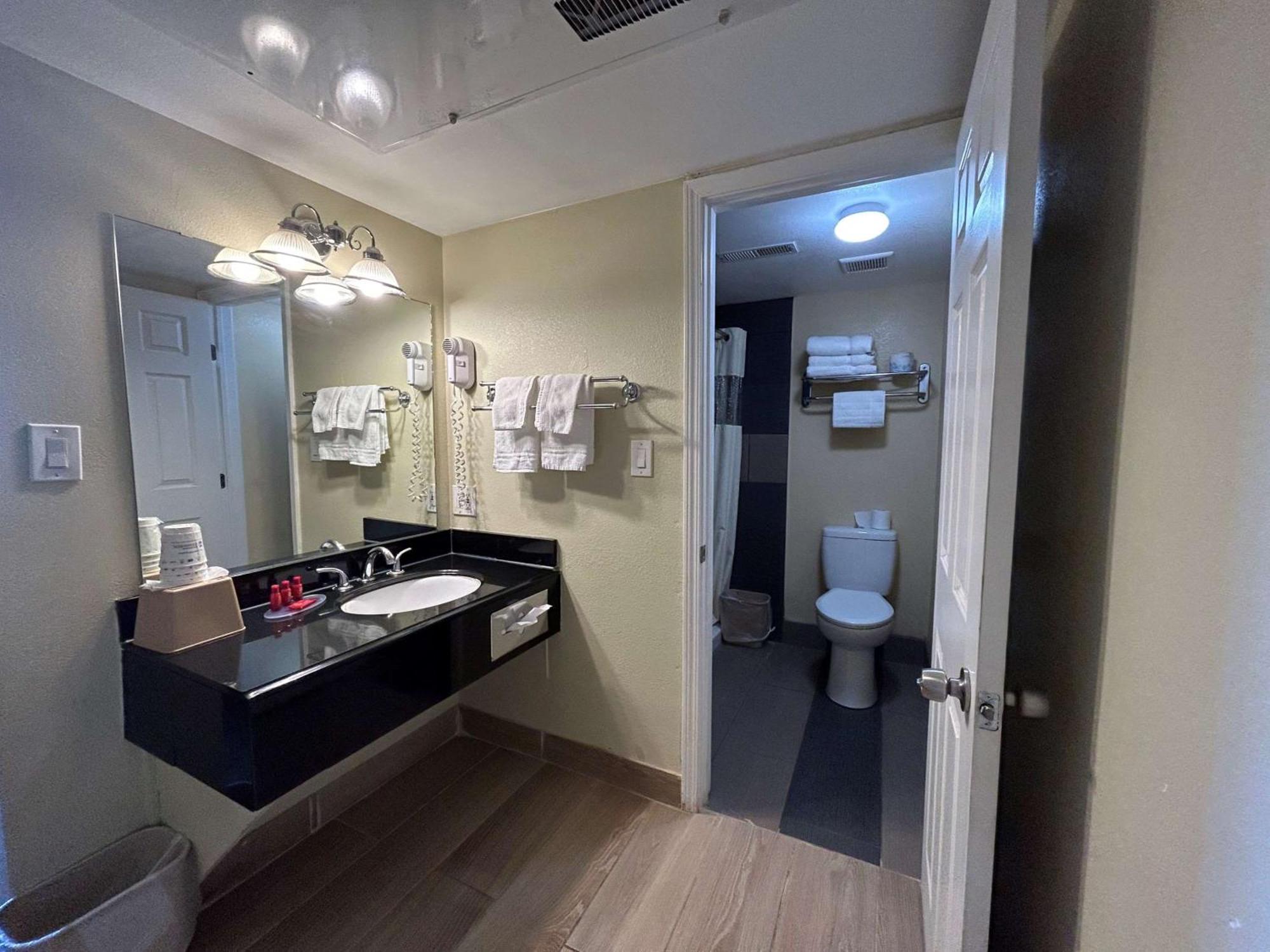 东石化森林戴斯酒店 Chambers 外观 照片